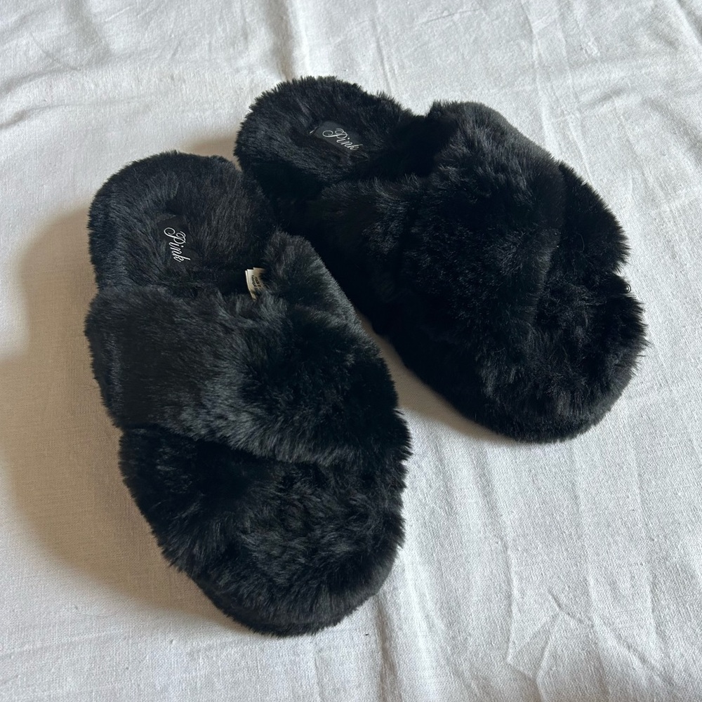 PINK Victoria’s Secret | Black Fuzzy Platform Criss Cross Slippers
